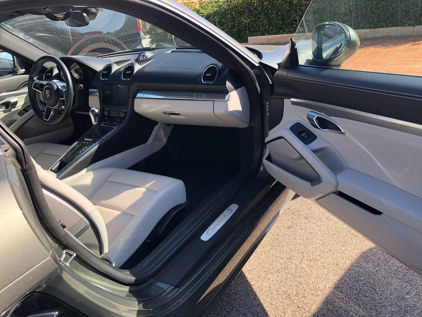 Porsche 718 Cayman S — Abitacolo e plancia in pelle