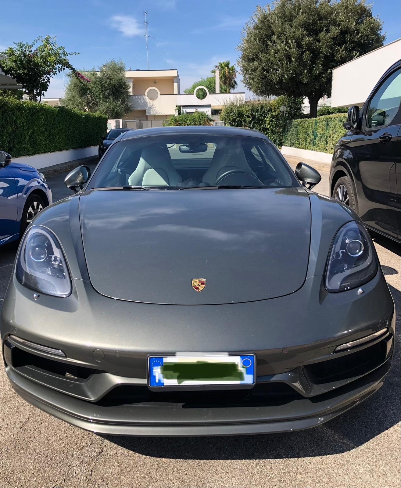 Porsche 718 Cayman S — Vista anteriore