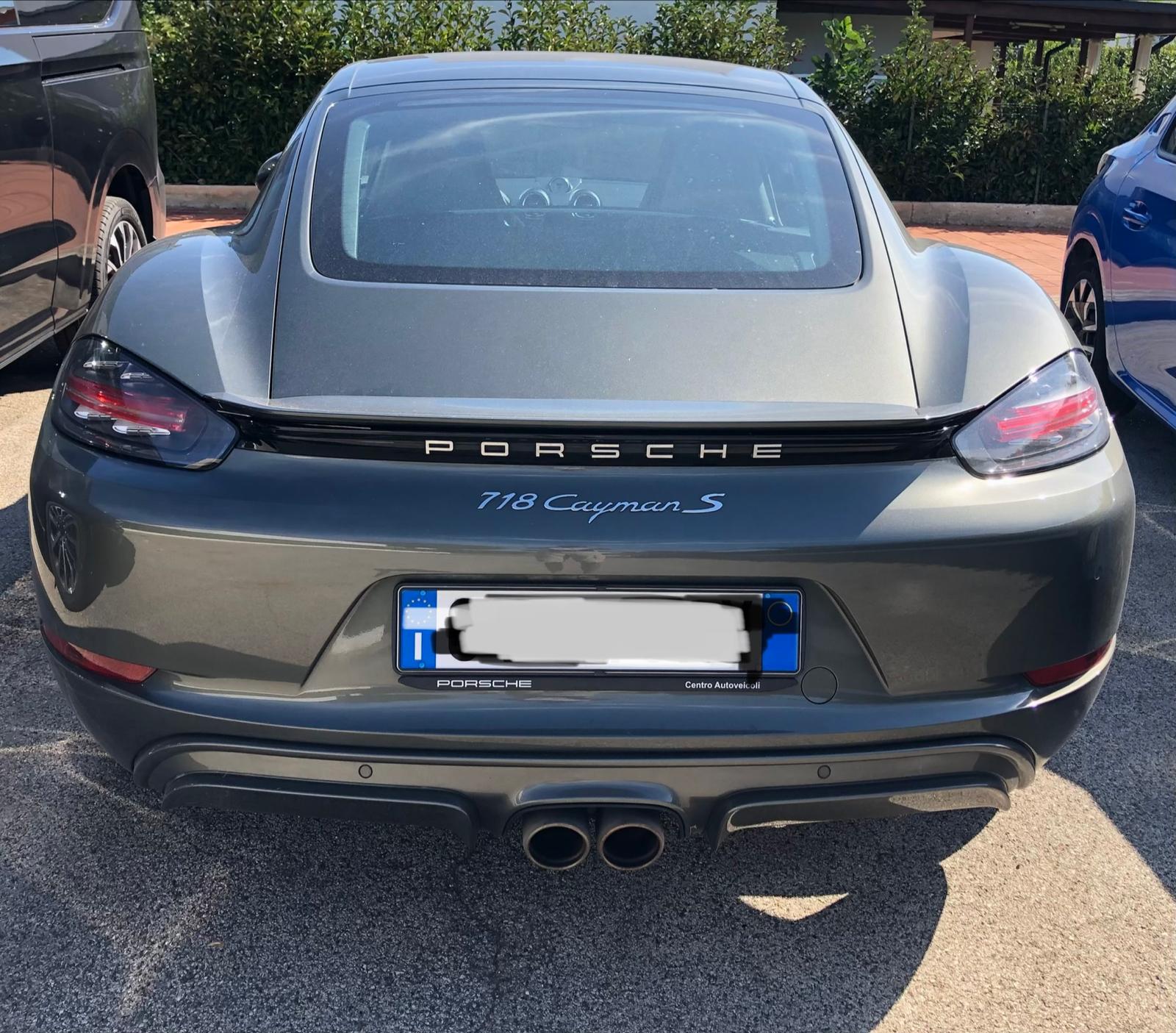 Porsche 718 Cayman S — Vista posteriore
